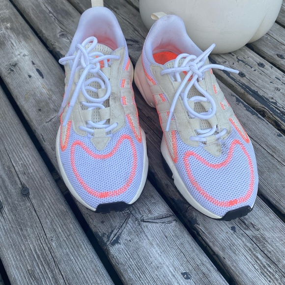 Hardly worn - Picture 2 of 2